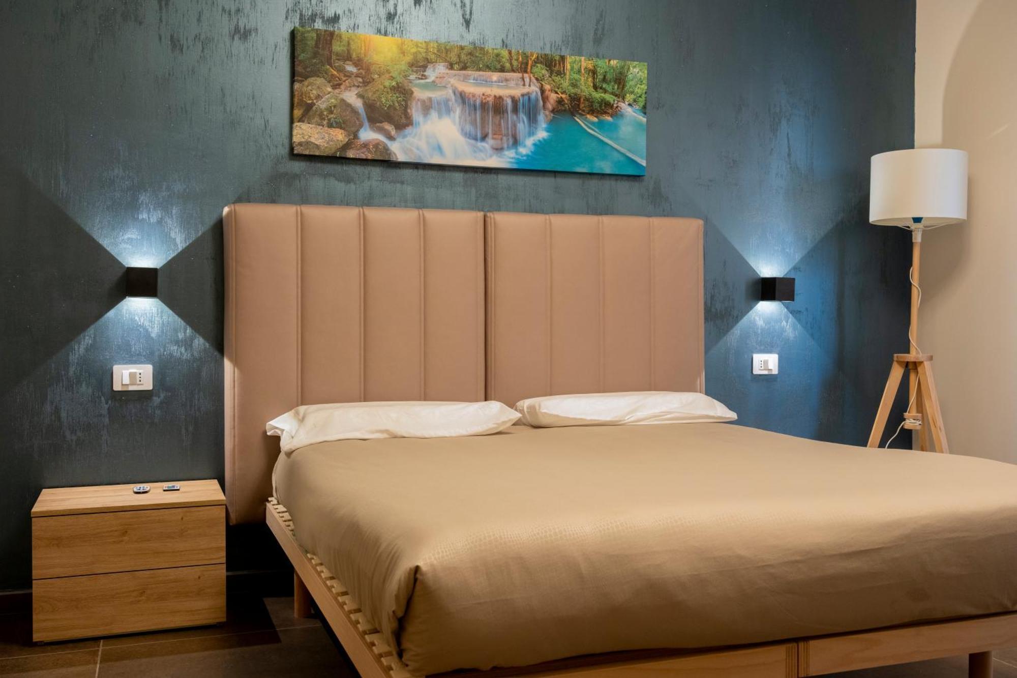 Russ0 Rooms กาตันซาโร ภายนอก รูปภาพ